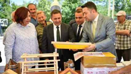 Kırşehir'de arıcılara 'Ana arı ve malzeme' dağıtıldı