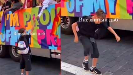 Küçük çocuk LGBT destekçilerini dumura uğrattı! LGBT paçavrasını ayağıyla paramparça etti