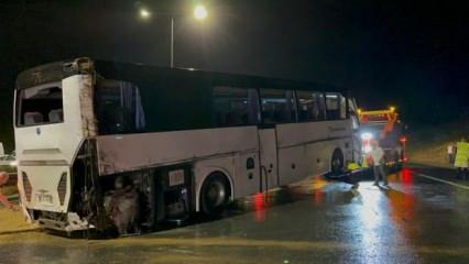 Tuzla Kuzey Marmara Otoyolu'nda yolcu otobüsü devrildi: 2 yaralı