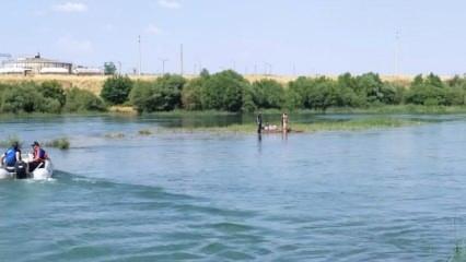  Dicle Nehri'ndeki adacıkta mahsur kalan aile kurtarıldı