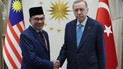Erdoğan, Malezya Başbakanı İbrahim ile görüştü
