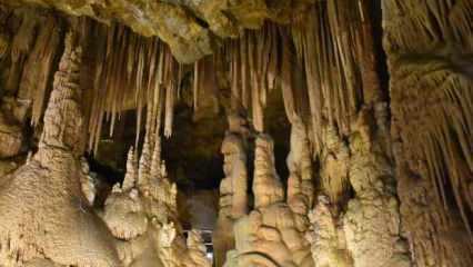 Karaca Mağarası doğal güzelliğiyle dikkat çekiyor