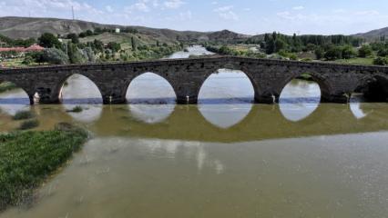 Kızılırmak’ın üzerindeki tarihi güzellik yıllara meydan okuyor