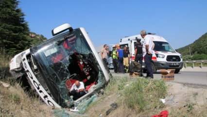 Kütahya'da yolcu otobüsü şarampole devrildi: 5 yaralı