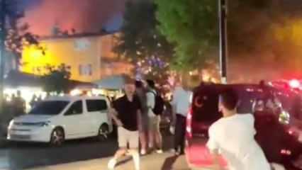 Tuzla'da iki katlı binanın çatısı alev alev yandı