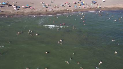  Depremle birlikte sessizliğe b&uuml;r&uuml;nm&uuml;şt&uuml;: T&uuml;rkiye'nin en uzun sahilinde bayram yoğunluğu