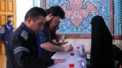 İran'da cumhurbaşkanı seçimi için oy verme süresi ikinci defa uzatıldı