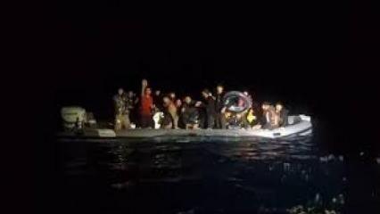 İzmir açıklarında 12 düzensiz göçmen kurtarıldı, 59 göçmen yakalandı