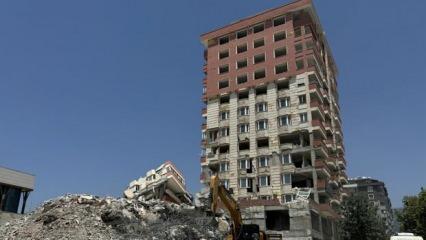  Kahramanmaraş’ta ağır hasarlı bina böyle yıkıldı