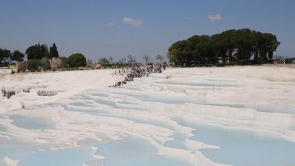 ‘Beyaz cennet’ Pamukkale yılın ilk yarısında doldu taştı!
