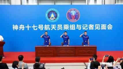 Çin'in Shenzhou-17 Mürettebatı Basının Karşısına Çıktı!