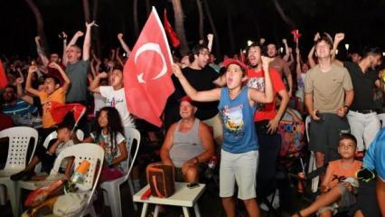 Milli maç coşkusu Antalya'da dev ekranda yaşanacak