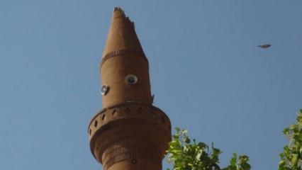 Ahlat’ta cami minaresine yıldırım düştü, müezzin yaralandı