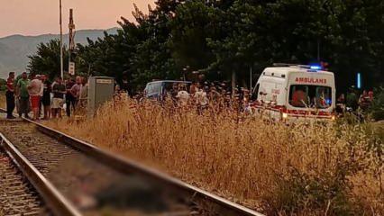  Bariyer kapalıyken karşıya geçmeye çalışan 2 kişiye tren çarptı