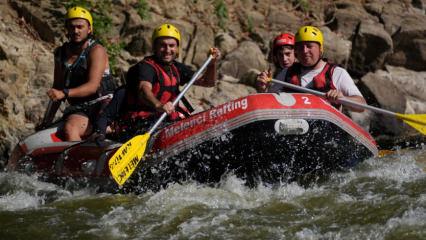 Melen Çayı’nda rafting heyecanı! Sıcak havadan bunalanlar akın ediyor
