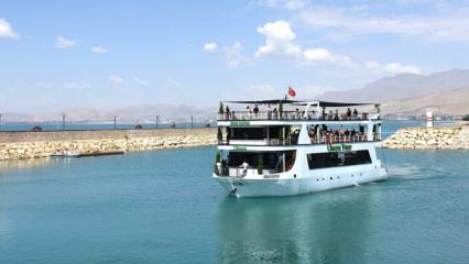 Van’da turizm patlaması! İranlılar turizmi canlandırıyor