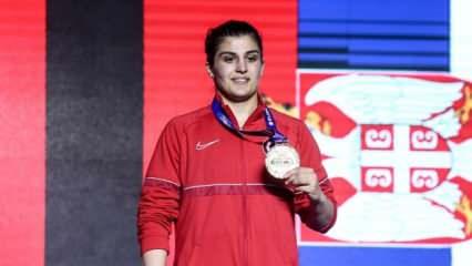 Busenaz S&uuml;rmeneli kimdir, aslen nerelidir? Milli Boks&ouml;r Busenaz S&uuml;rmeneli ka&ccedil; yaşındadır?