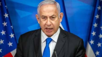 Katil Netanyahu'nun ABD'de kaldığı otele "Tutuklayın" yazısı yansıtıldı