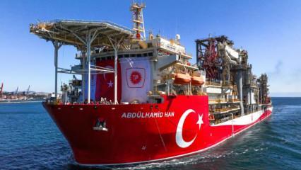 Abdülhamid Han Sondaj Gemisi İstanbul Boğazı'ndan geçti