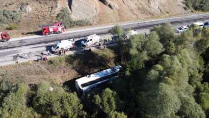 Erzincan'da yolcu otob&uuml;s&uuml;n&uuml;n devrildi: &Ouml;l&uuml; ve &ccedil;ok sayıda yaralı var