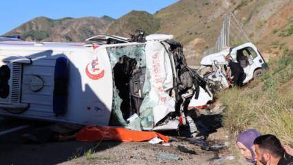 Feci kaza: Ambulans ile kafa kafaya çarpıştı: 4 ölü, 1 yaralı