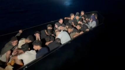 Muğla açıklarında 13'ü çocuk 61 düzensiz göçmen kurtarıldı