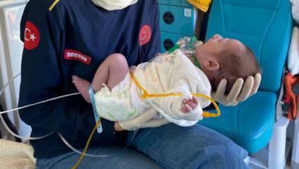 Ambulans u&ccedil;ak 44 g&uuml;nl&uuml;k bebek i&ccedil;in havalandı