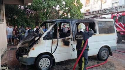 İnip park ettiği araç 5 dakika sonra küle döndü