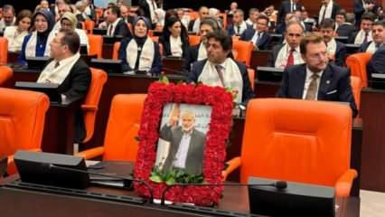 Meclis sıralarında İsmail Haniye'nin fotoğrafı yer aldı