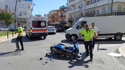 Motosiklet sürücüsü kamyonetle çarpıştı