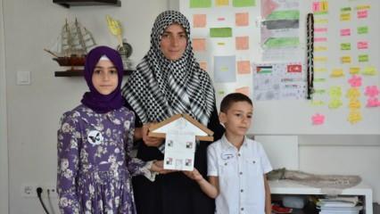 10 yaşındaki Meryem biriktirdiği har&ccedil;lıklarını Filistin'e g&ouml;nderdi