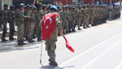 20 yıldır Türk bayrağını sırtında taşıyan adamın vatan sevgisi duygulandırdı