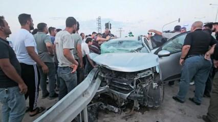 Aksaray'da feci kaza: Otomobil bariyerlere ok gibi saplandı