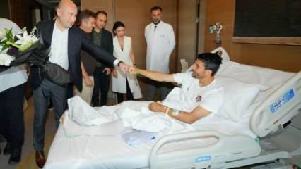 Beşiktaşlı yöneticilerden, Necip Uysal'a geçmiş olsun ziyareti