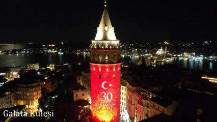 İstanbul’un tarihi mekanları ‘Büyük Zafer’ için ışıklandırıldı