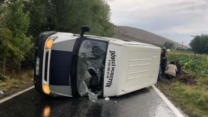 Afyonkarahisar’da minibüs devrildi! Yaralılar var