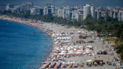 Antalya'da turist akınında yüzde 8 artış