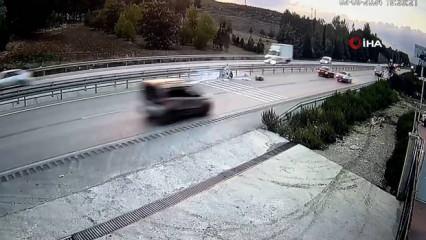 Burdur-Antalya kara yolunda elektrikli motosiklete otomobil çarptı: 1 yaralı
