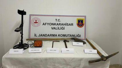 Devriye gezen jandarma ekipleri definecileri suçüstü yakaladı