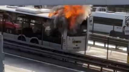 İstanbul'da metrobüs yangını! Seferler durdu