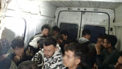 Kırklareli'nde otomobil bagajı ve minibüste 22 düzensiz göçmen yakalandı