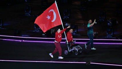 Paris 2024'ün kapanış töreninde gurulandıran görüntüler!