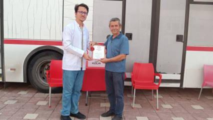 Türk Kızılayından 17 defa kan bağışı yapan vatandaşa madalya 