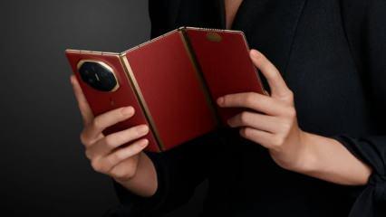 Dünyada bir ilk! Huawei üçe katlanan telefonunu tanıttı!