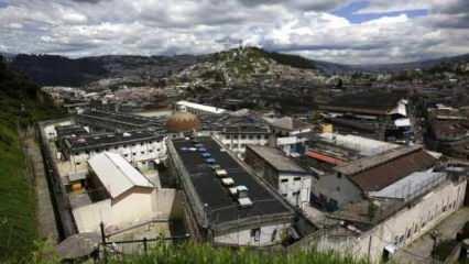 Ekvator'da cezaevi m&uuml;d&uuml;r&uuml; iş arkadaşıyla araba kullanırken vurularak &ouml;ld&uuml;r&uuml;ld&uuml;