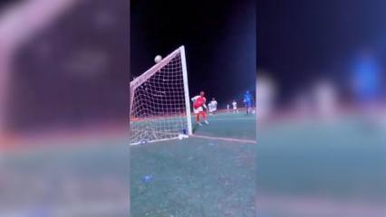 Dışarıdan ağlara giren topa gol kararı veren hakem herkesi şaşırttı! 
