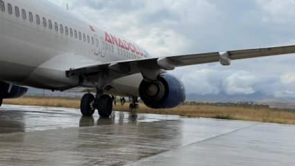 Hakkari'de uçak pistten çıktı, Bakan Uraloğlu'ndan ilk açıklama!