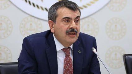Bakan Tekin'den kendisine hakaret edip, özür dileyen öğretmene cevap: 'Hepimiz insanız'