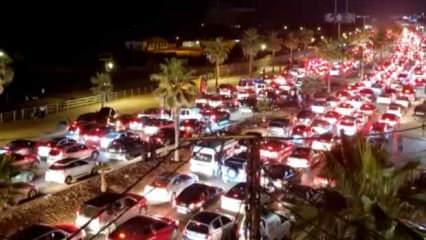 Lübnan'ın güneyinden kuzeyine kaçış sürerken binlerce araç saatlerdir trafikte bekliyor