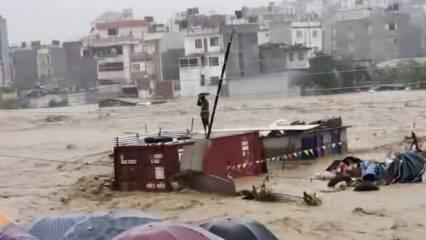 Nepal'i sel ve heyelan vurdu: En az 100 kişi hayatını kaybetti